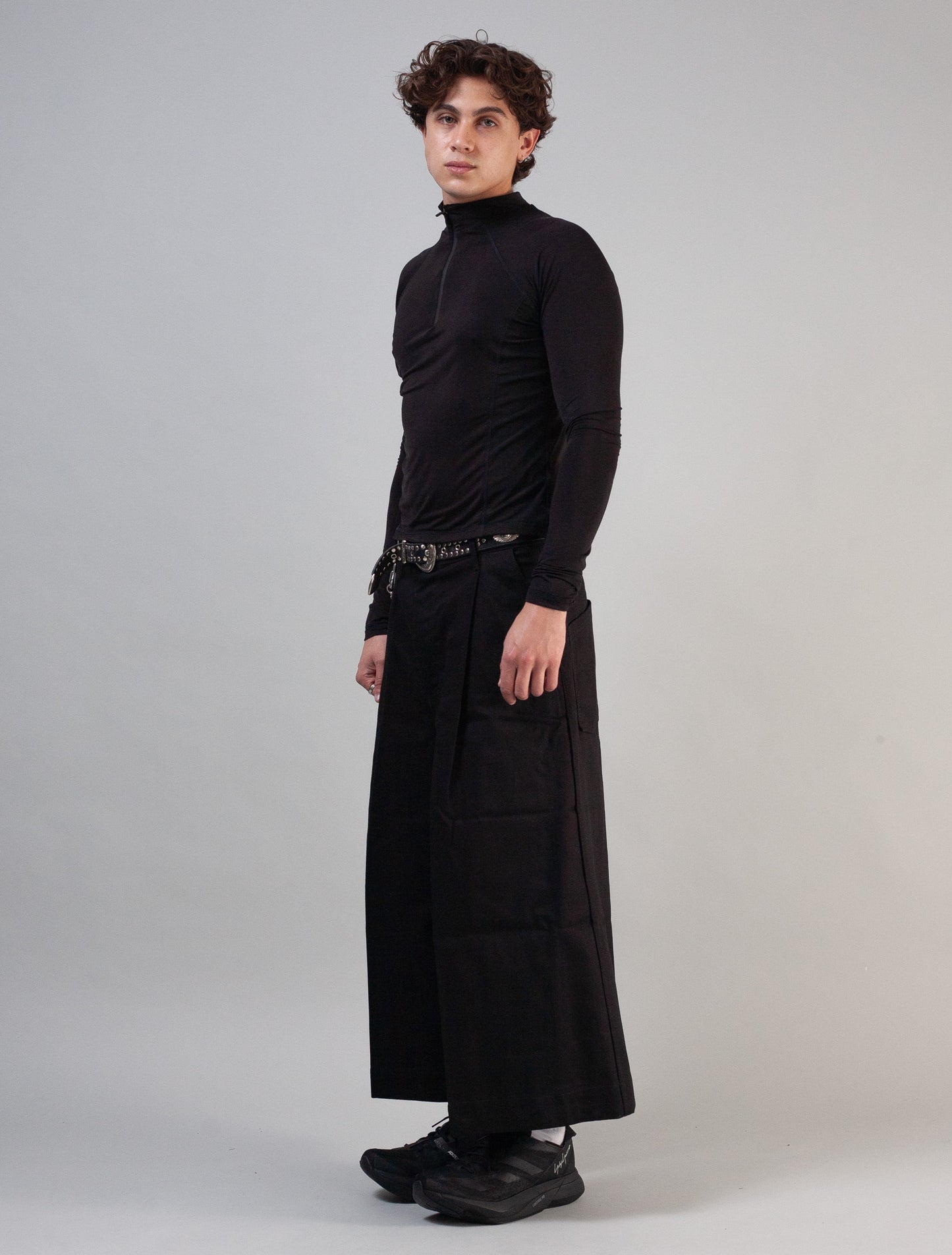 Demna Cropped Jeans (Black)