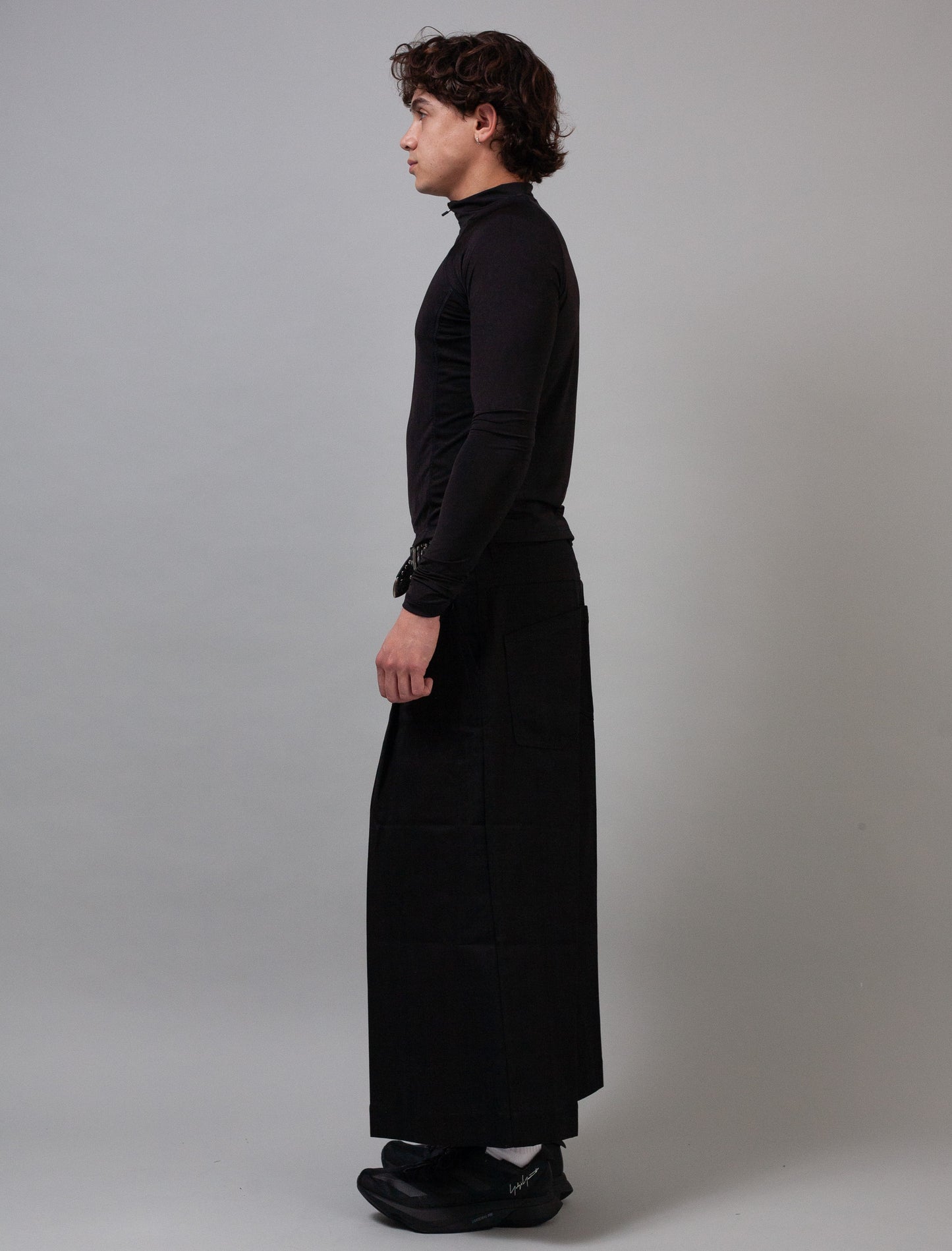 Demna Cropped Jeans (Black)