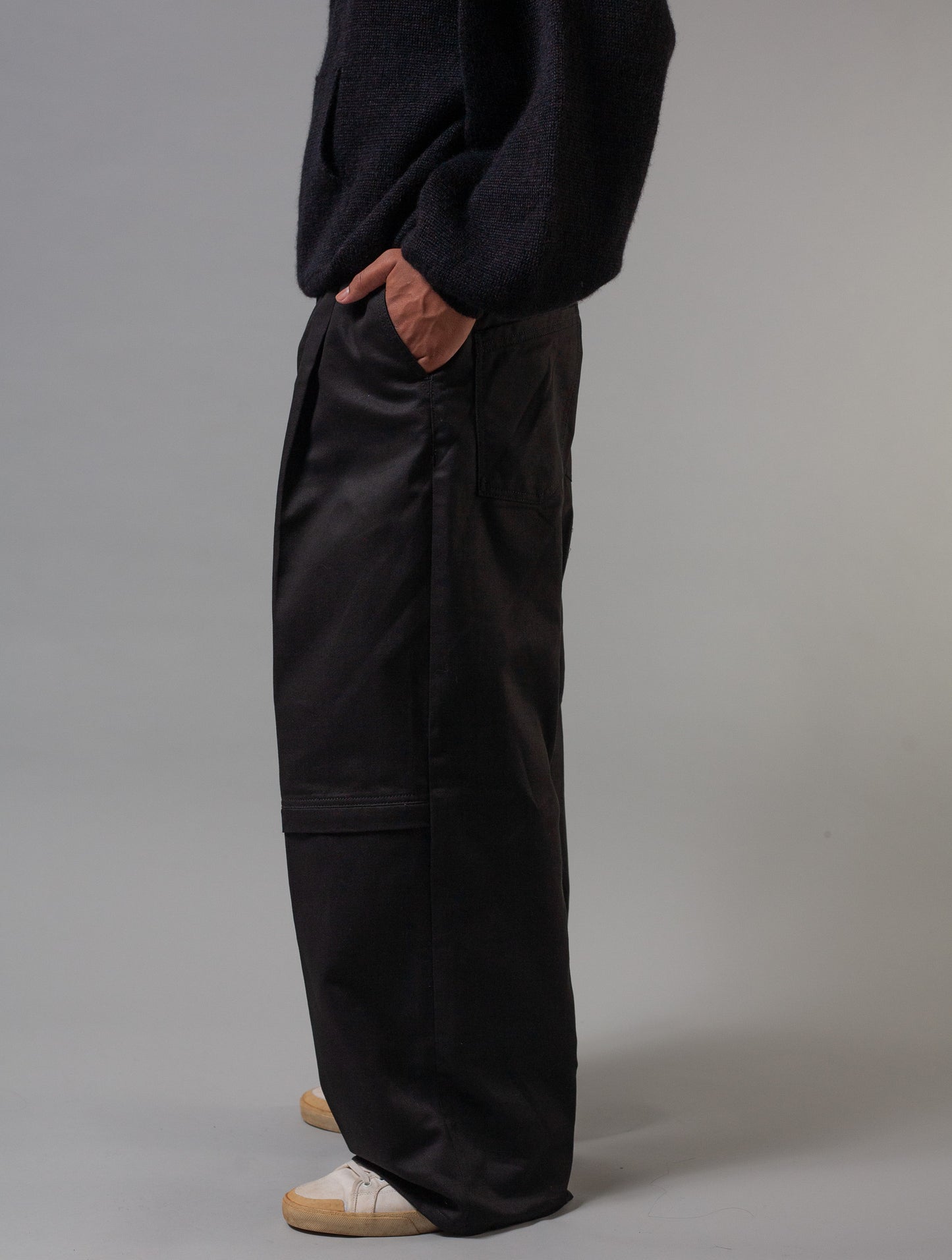 Kojima Jeans with knee slits ( Black )