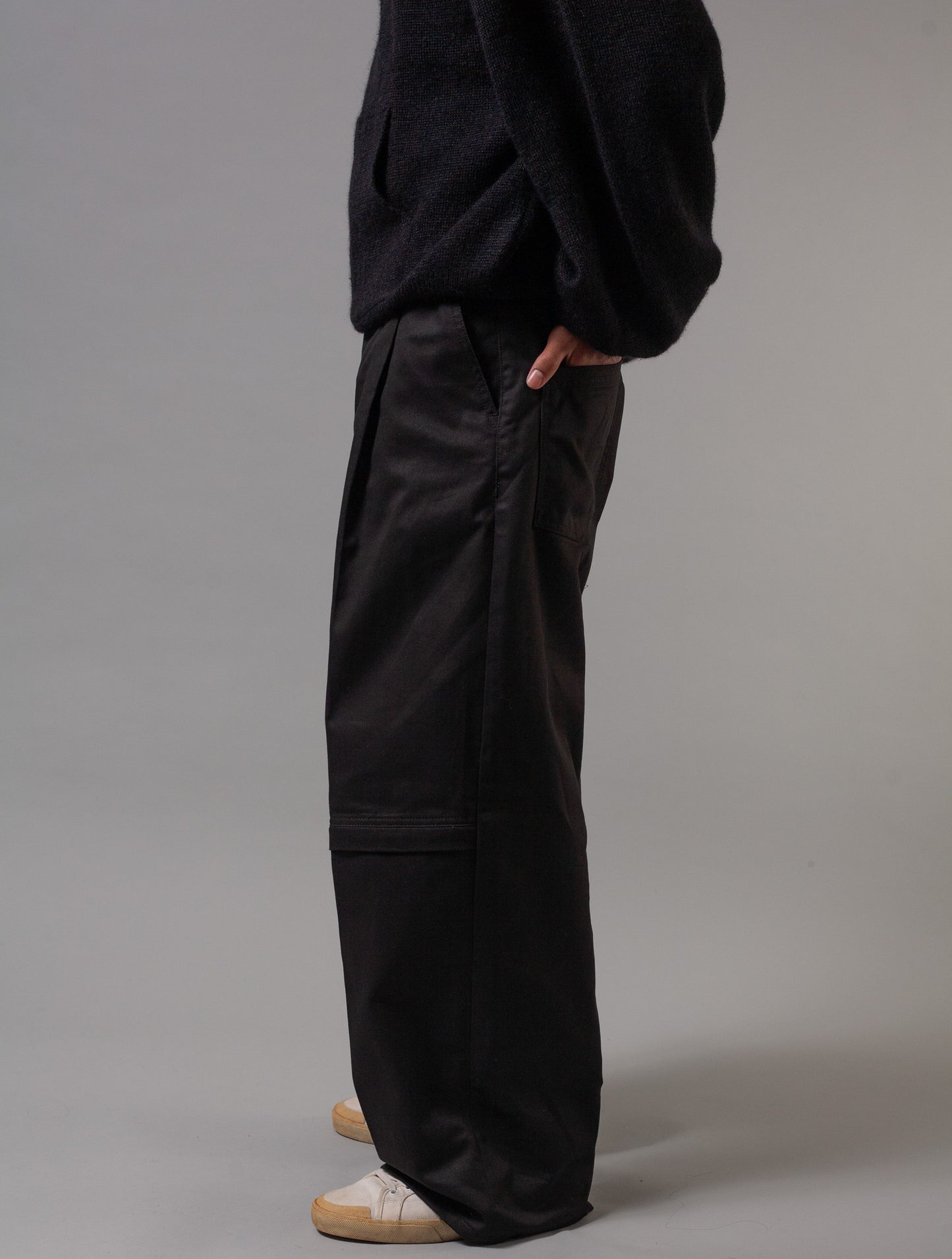 Kojima Jeans with knee slits ( Black )