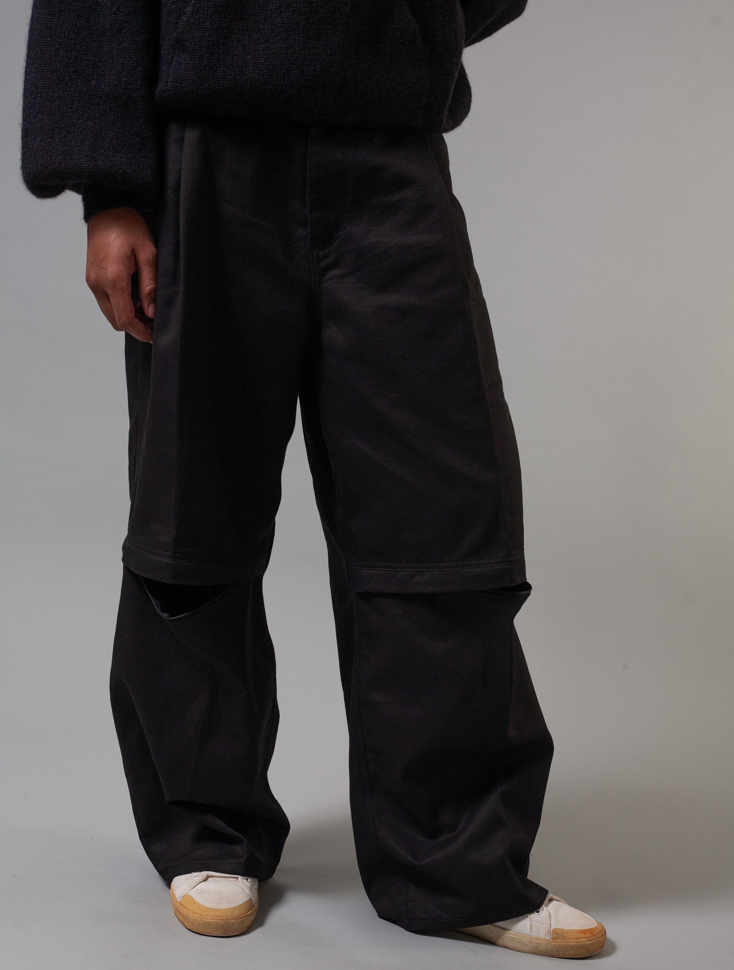 Kojima Jeans with knee slits ( Black )
