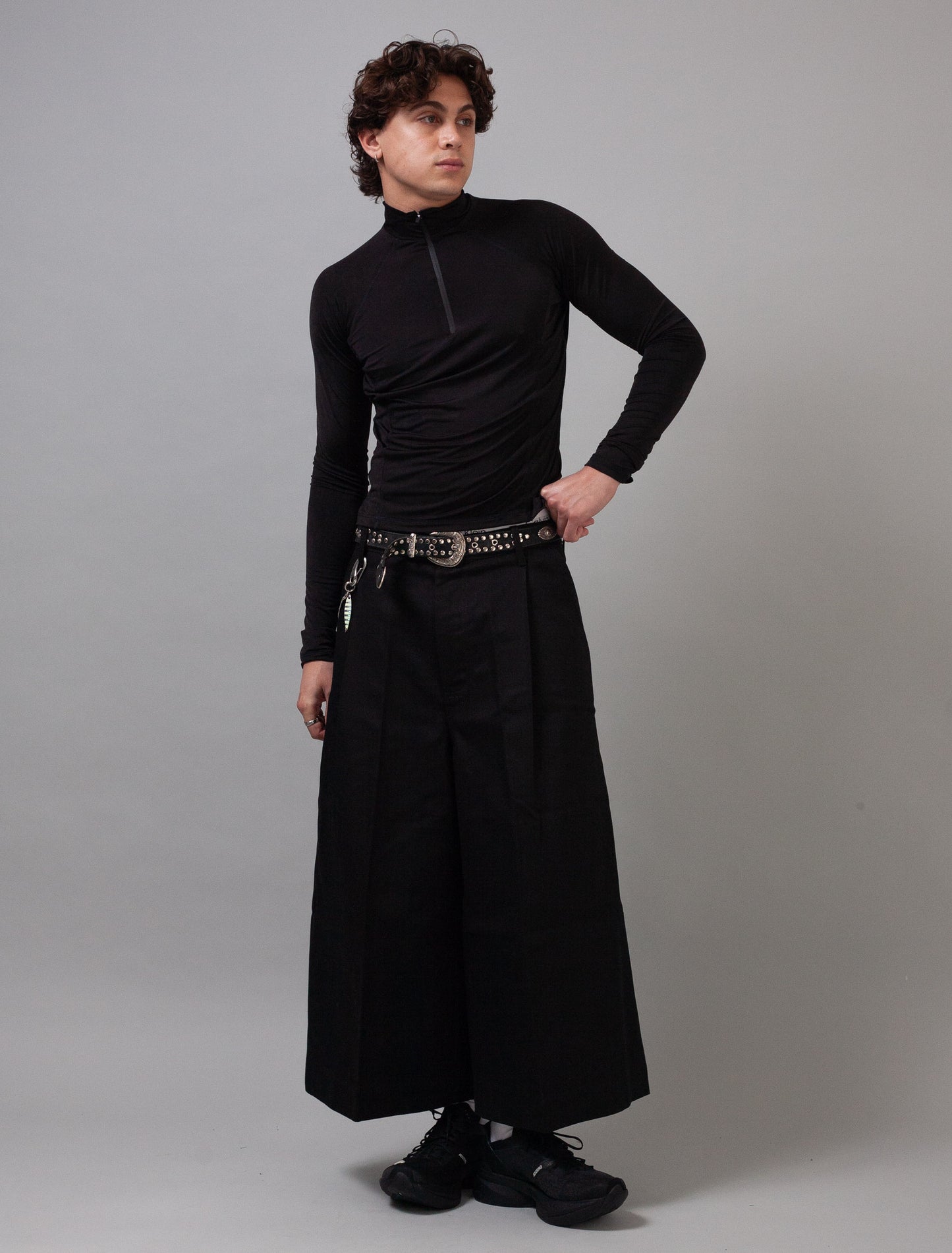 Demna Cropped Jeans (Black)