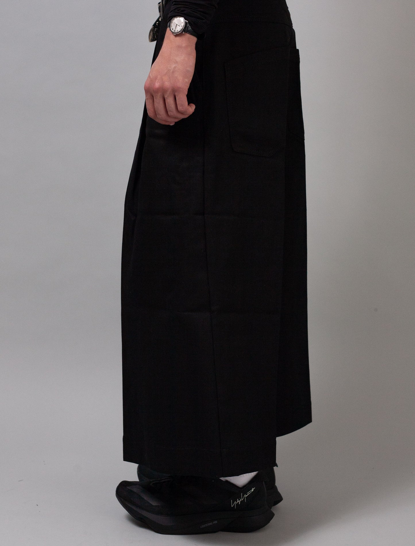 Demna Cropped Jeans (Black)