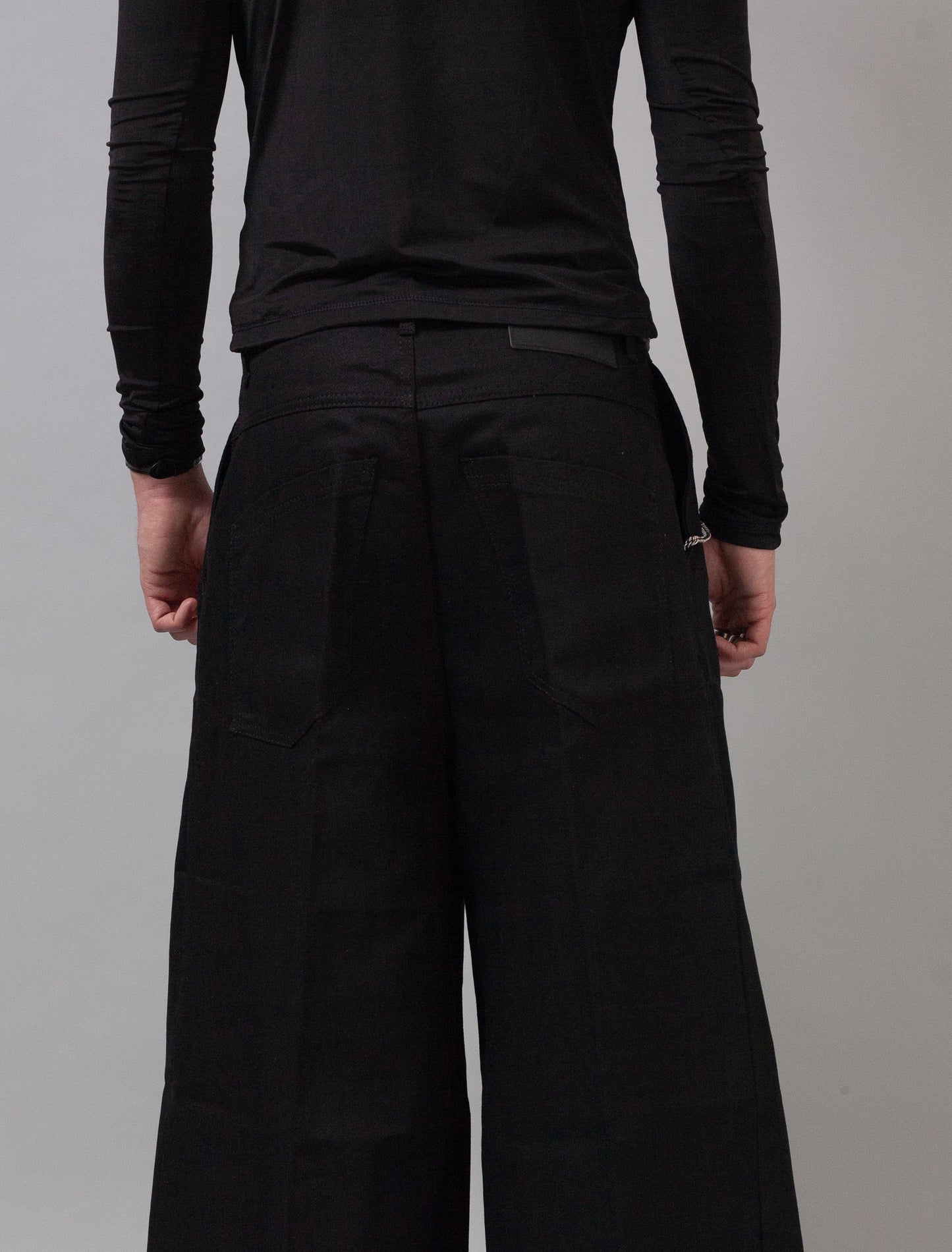 Demna Cropped Jeans (Black)