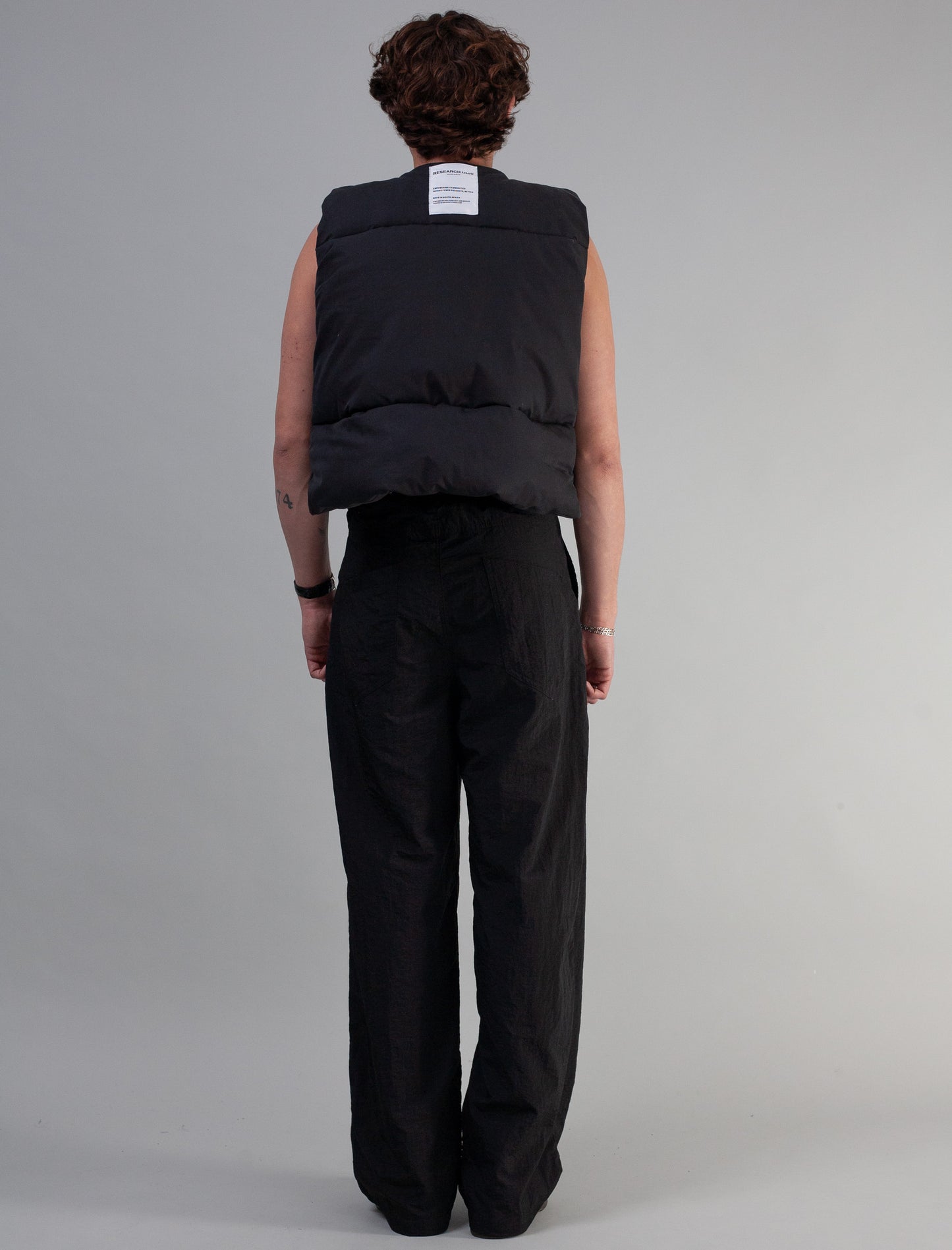 Sleeveless Puffer (Black)