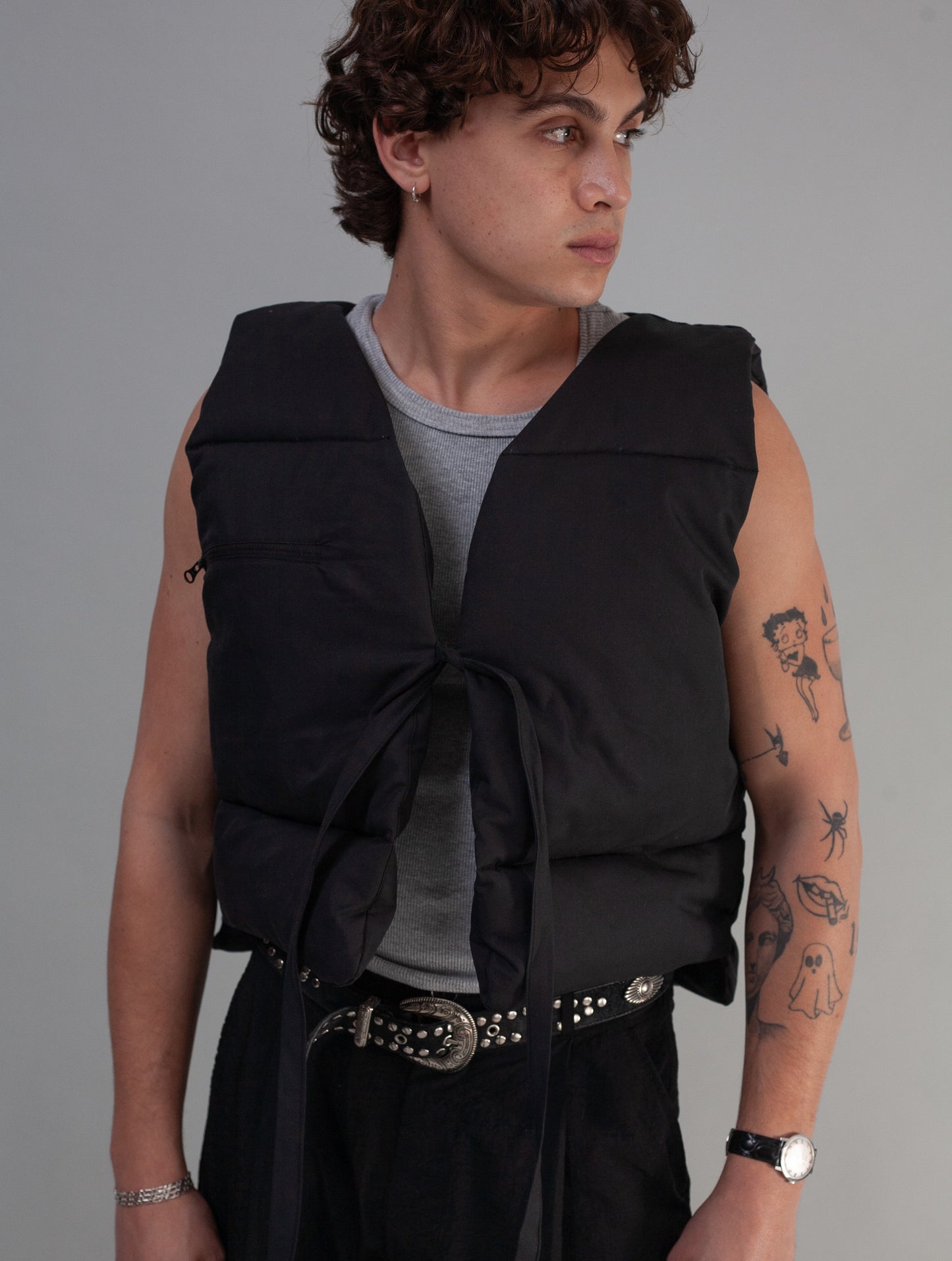 Sleeveless Puffer (Black)