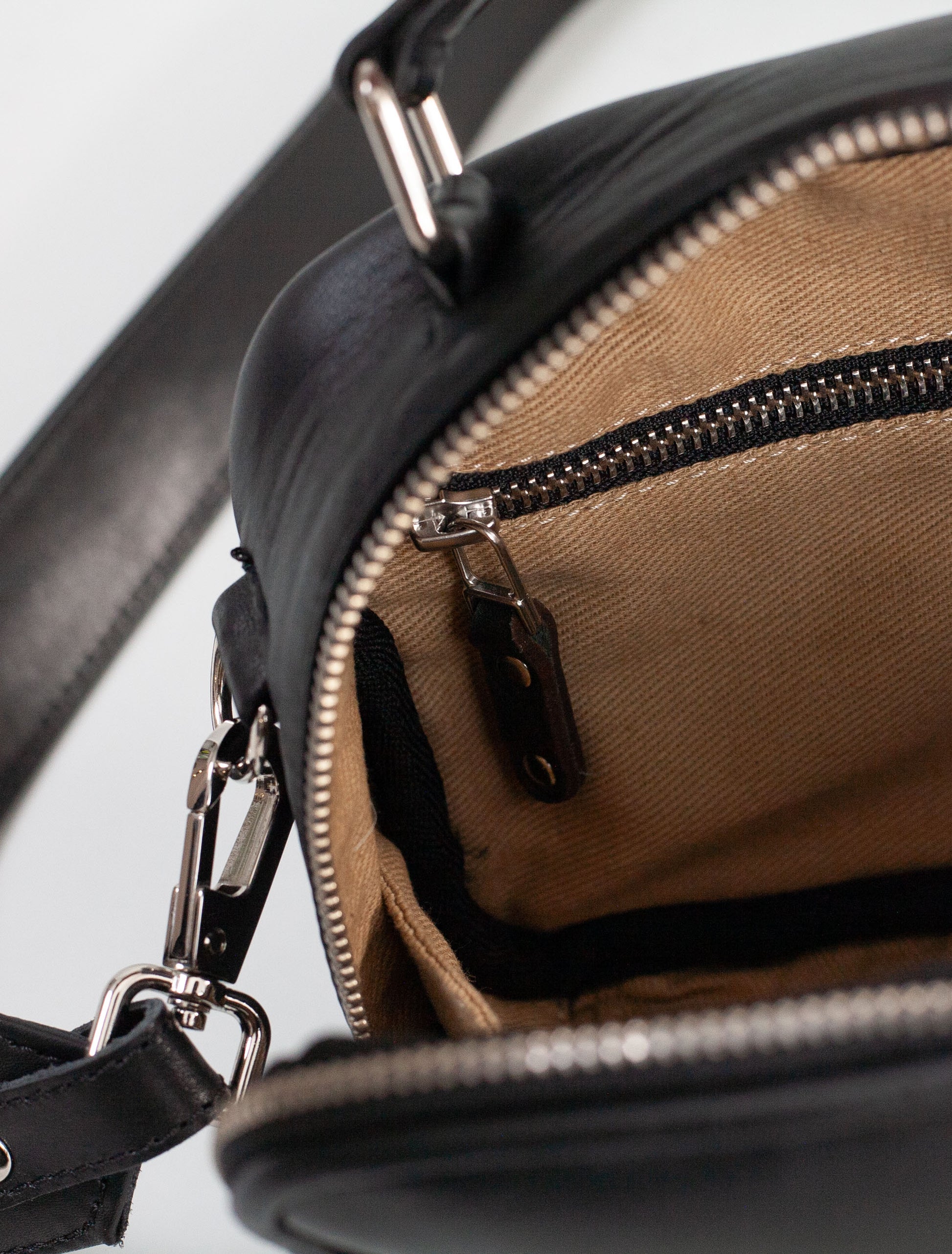 Cross body Bag (Lambskin Nappa Black)