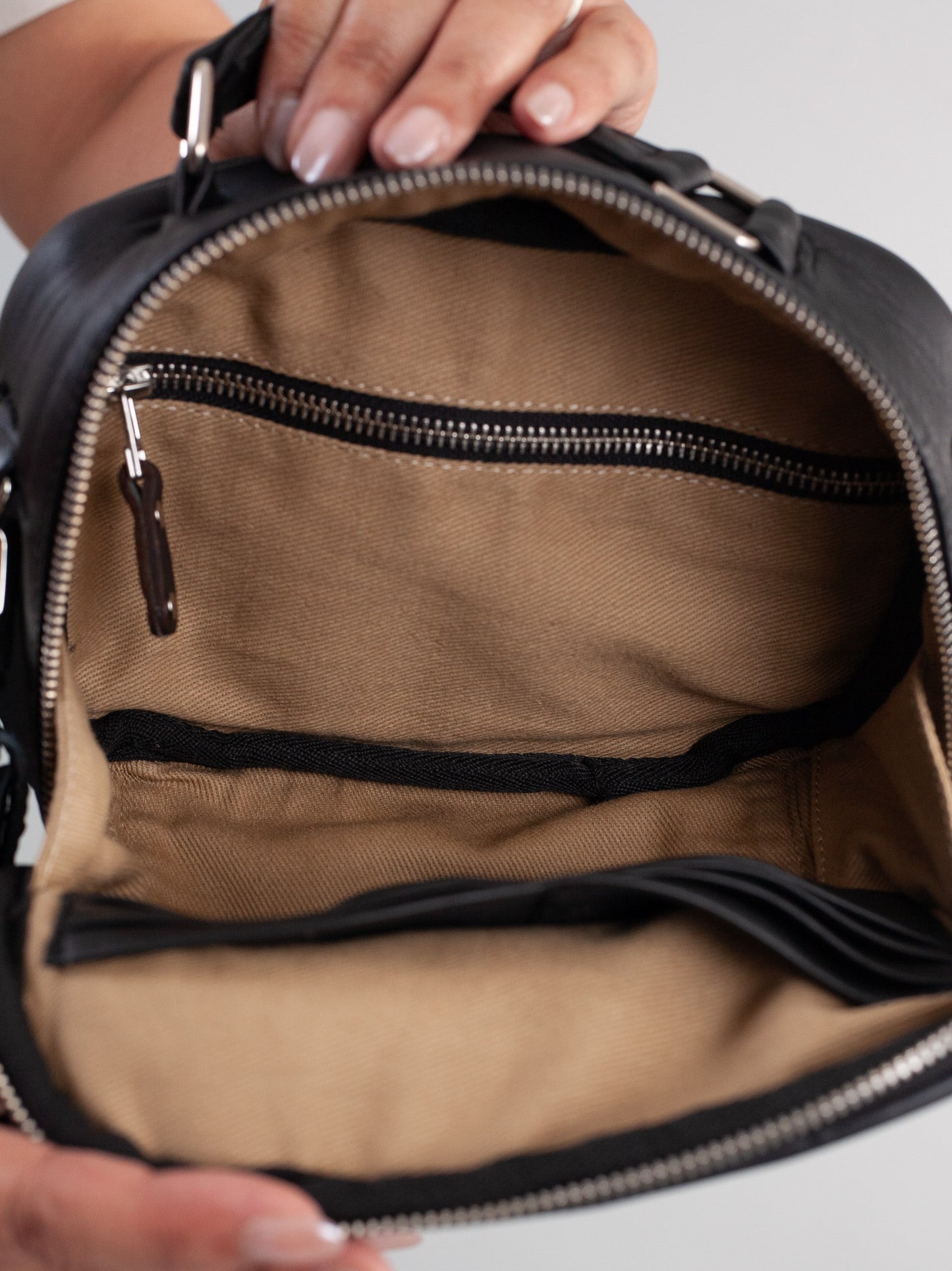 Cross body Bag (Lambskin Nappa Black)