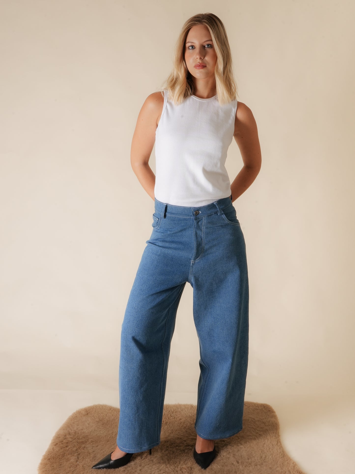 '02 Jeans (Light Wash)