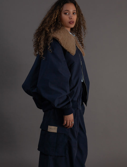mallow wool collar on women side view
